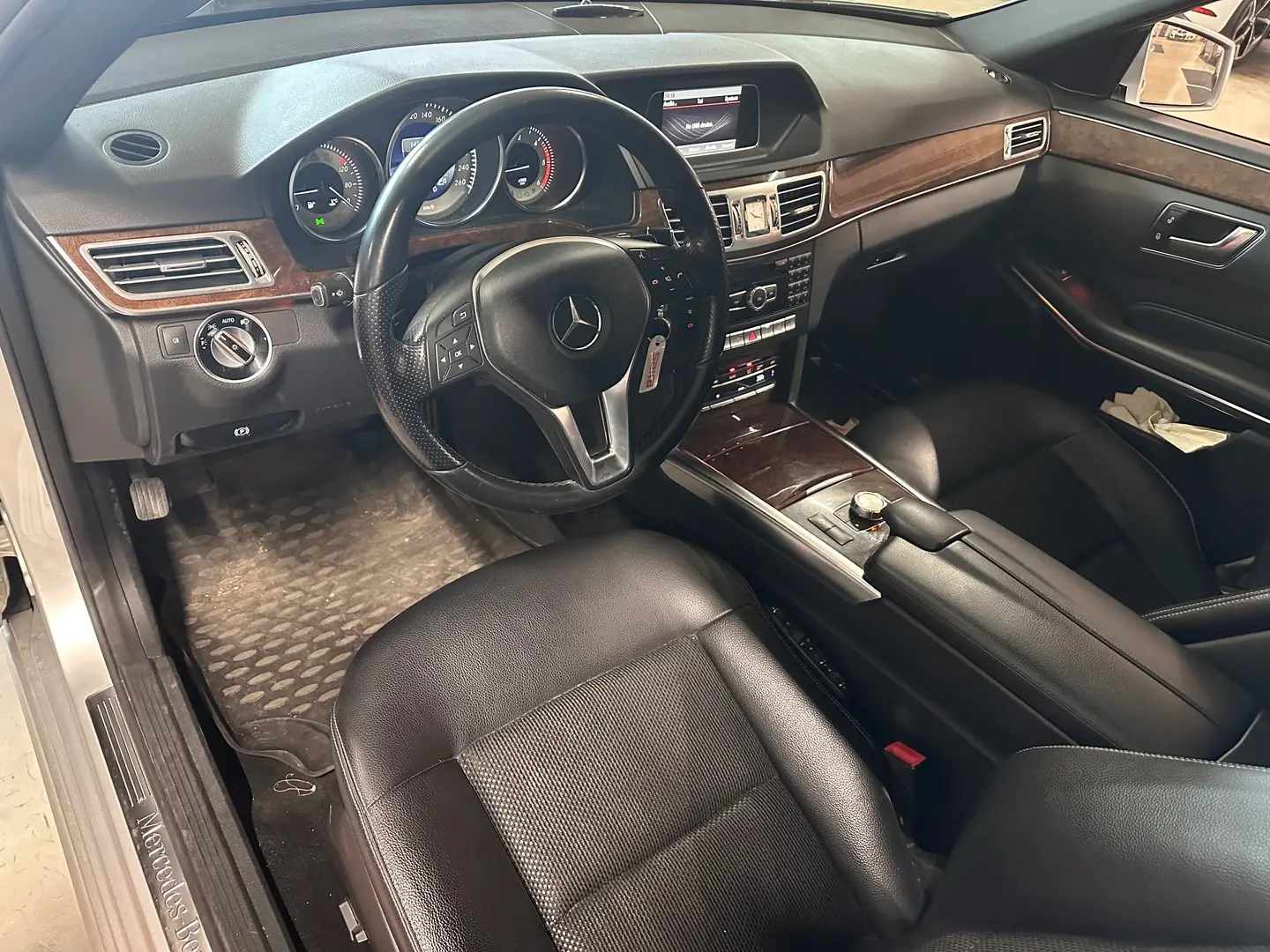 Car Image - 1tLTTPCOTYfw70J1CccihZ