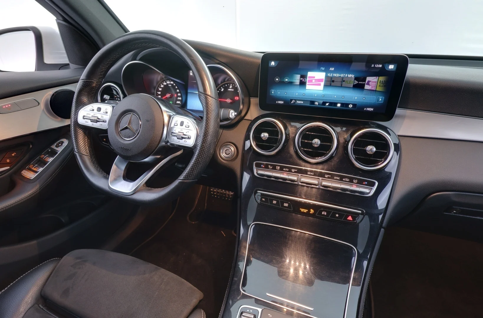 Car Image - 1TbuJ7f7cbemHToWkreFj