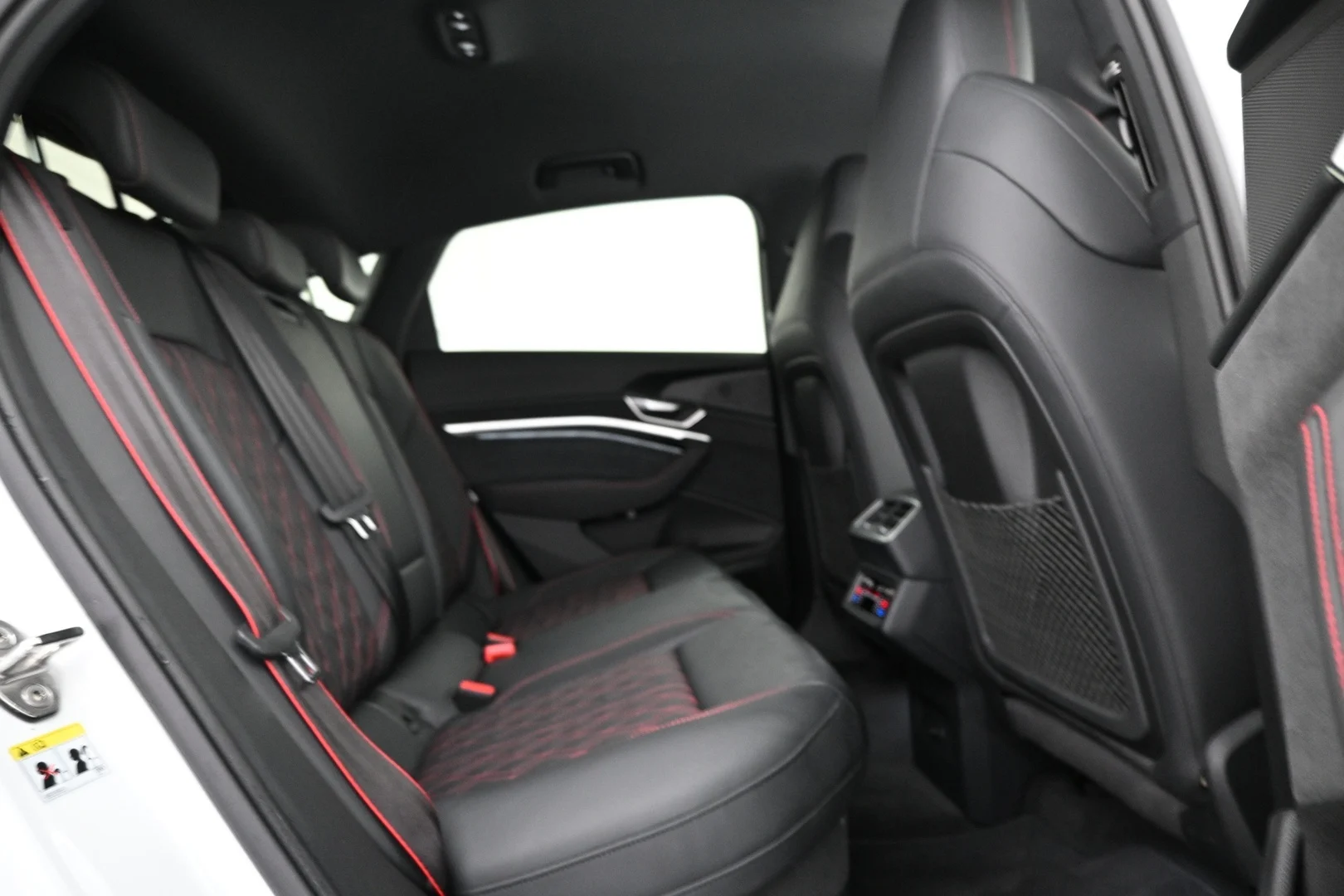 Car Image - 1UZzZ5X02EUYWof29o19Yu