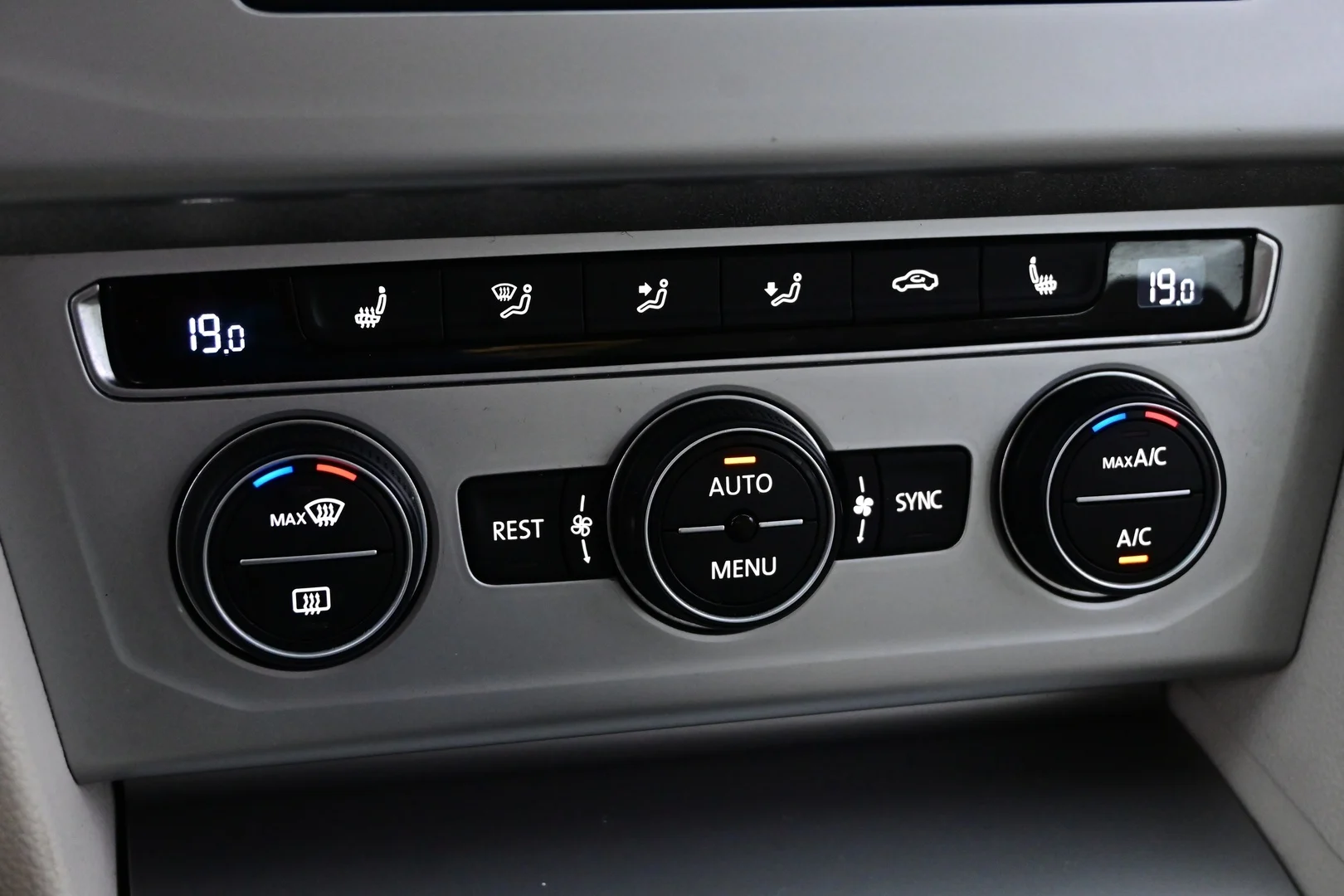 Car Image - 2p2JdEH6wMIfrdssndpD1Y