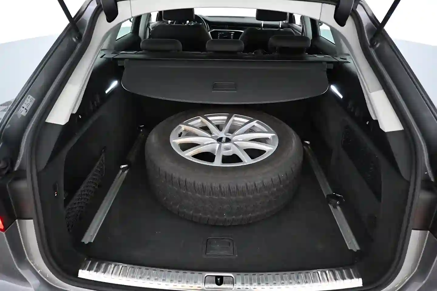 Car Image - 5k6ZUpbKTMxtzFBZfRBz2g