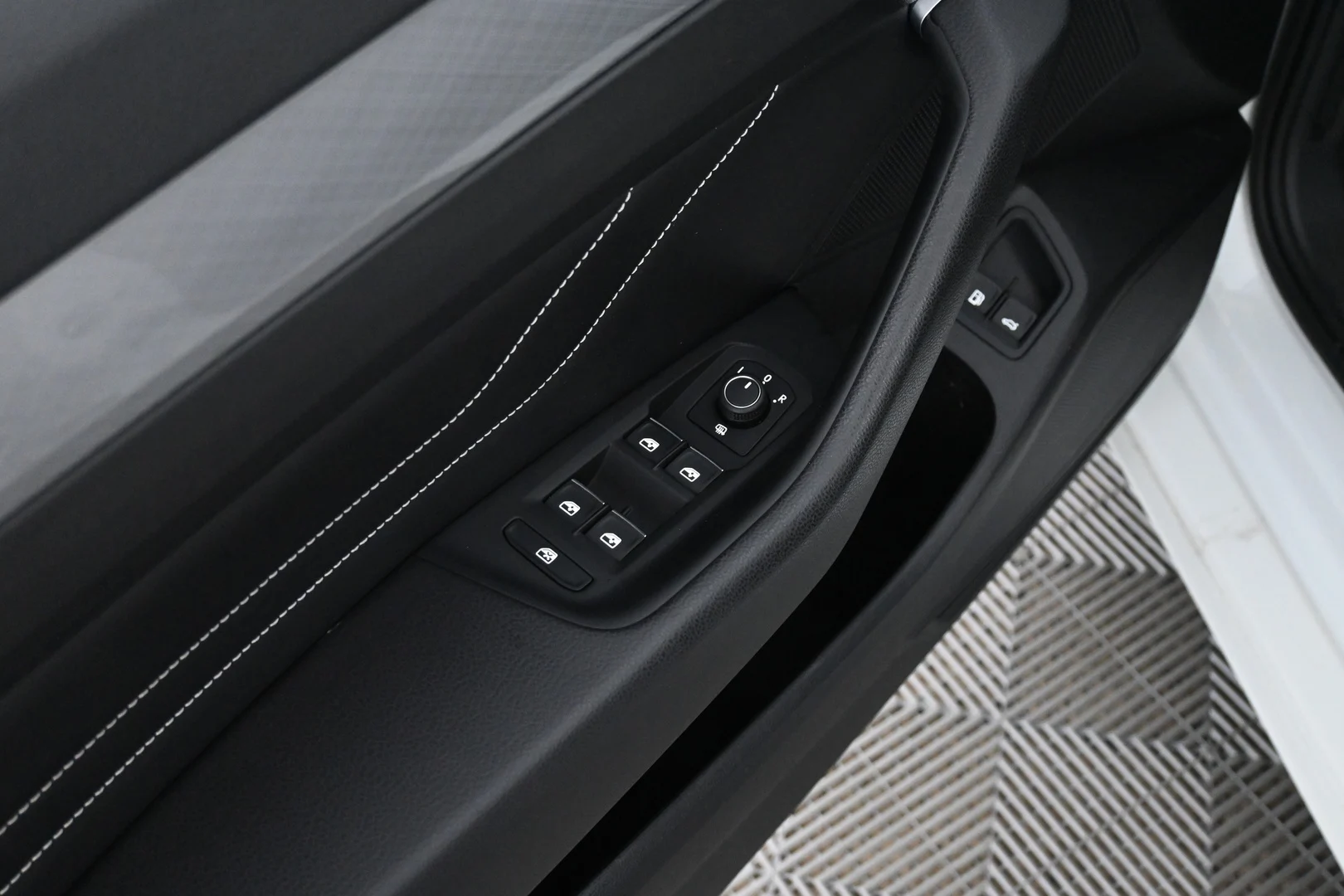 Car Image - 3ZcTS4GAyuLLJl7HdsAbTs