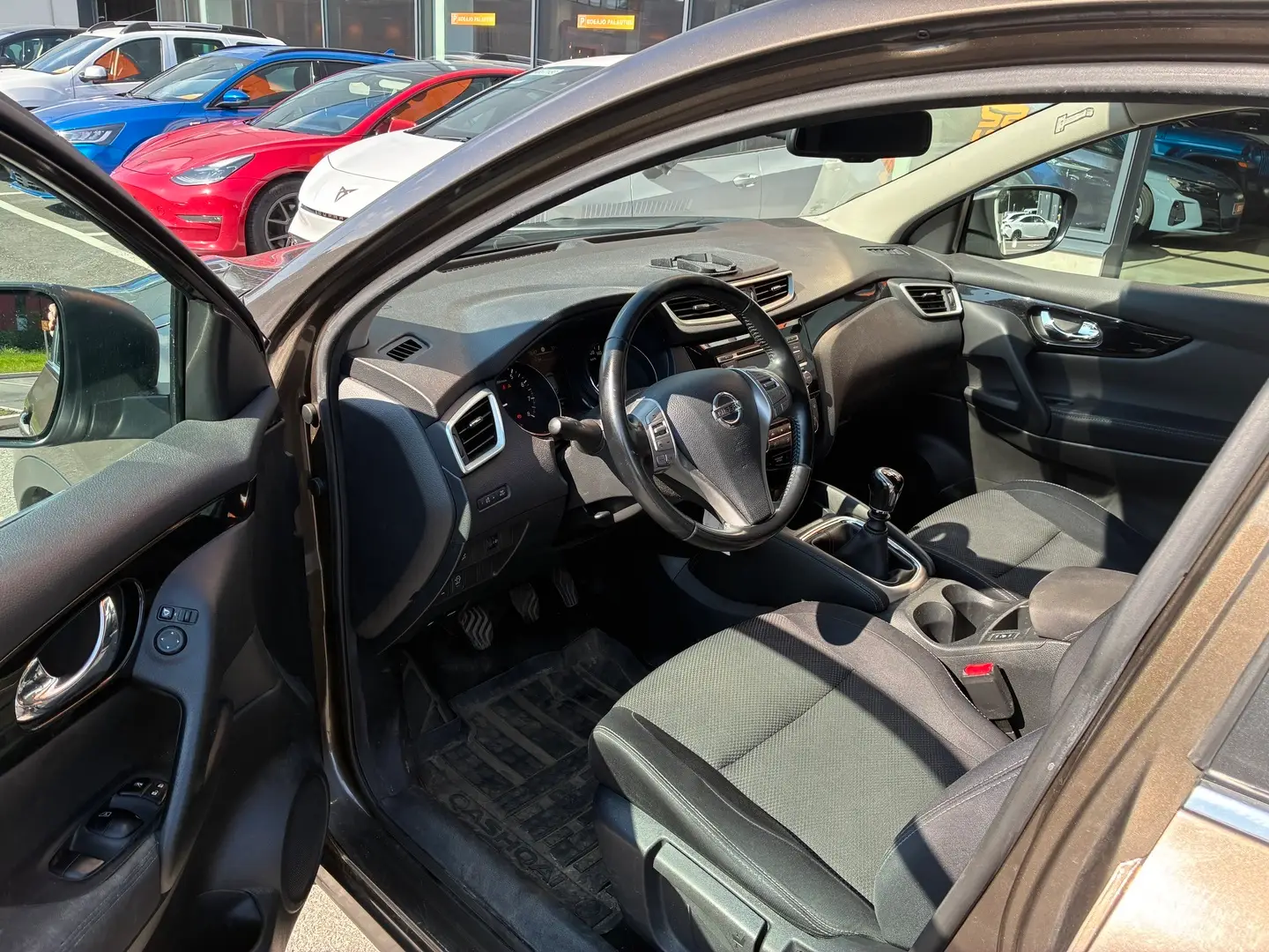 Car Image - 7l2MUxzMMZWmWiRGr6okj6