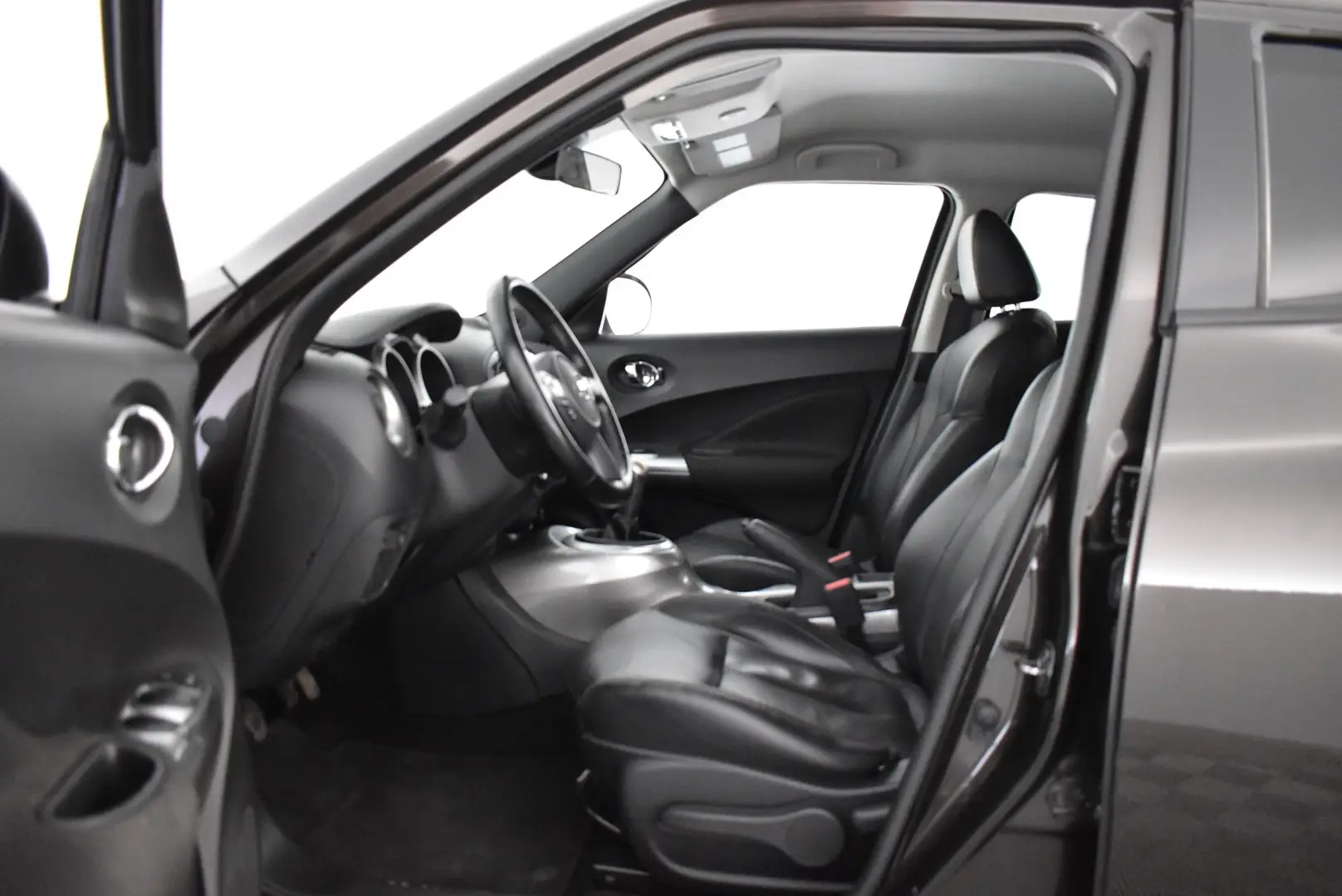 Car Image - 1NB5tT5LE3w6Bx8Eumqs1T