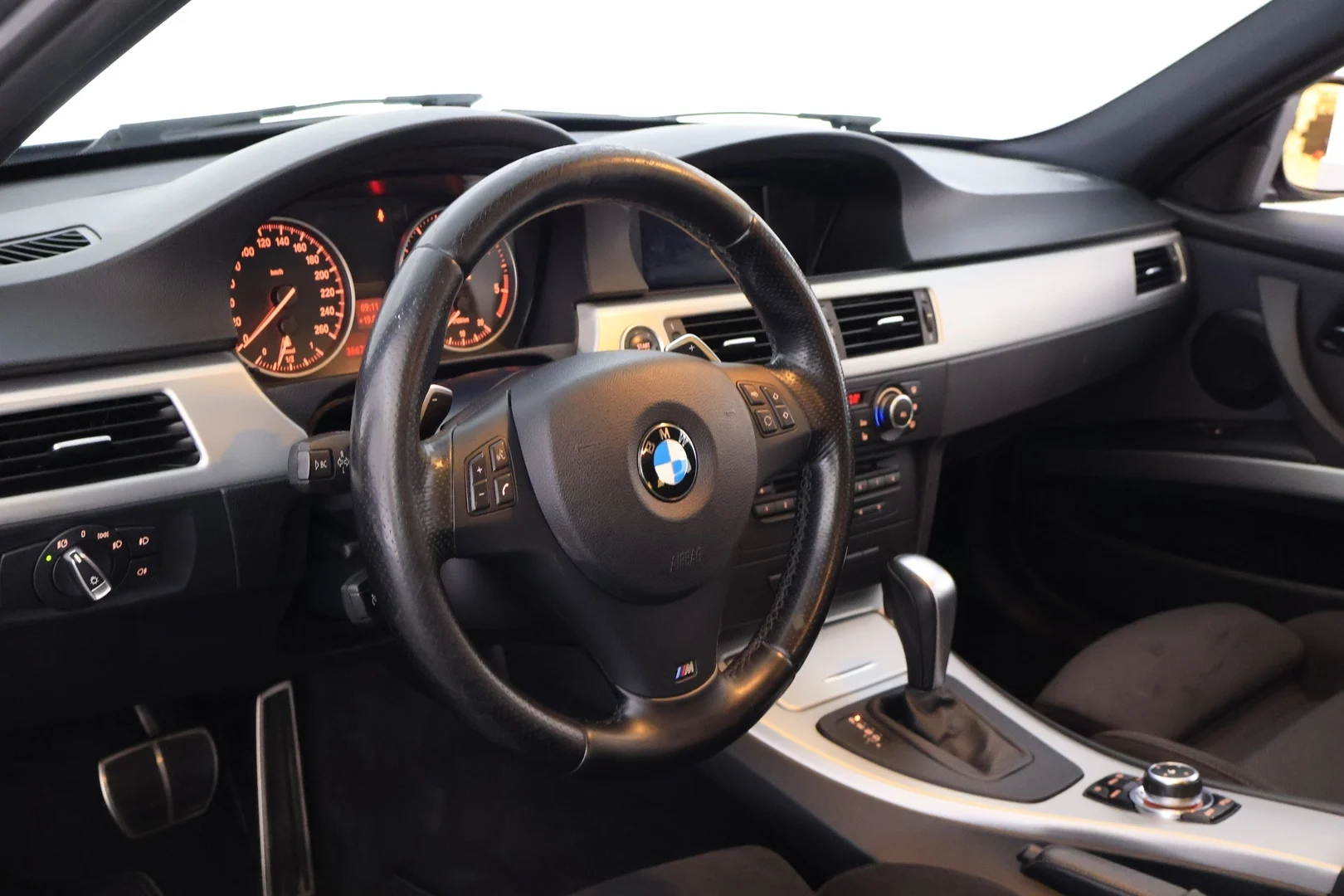 Car Image - 2cONL2B4aDjDndt3AzotN0