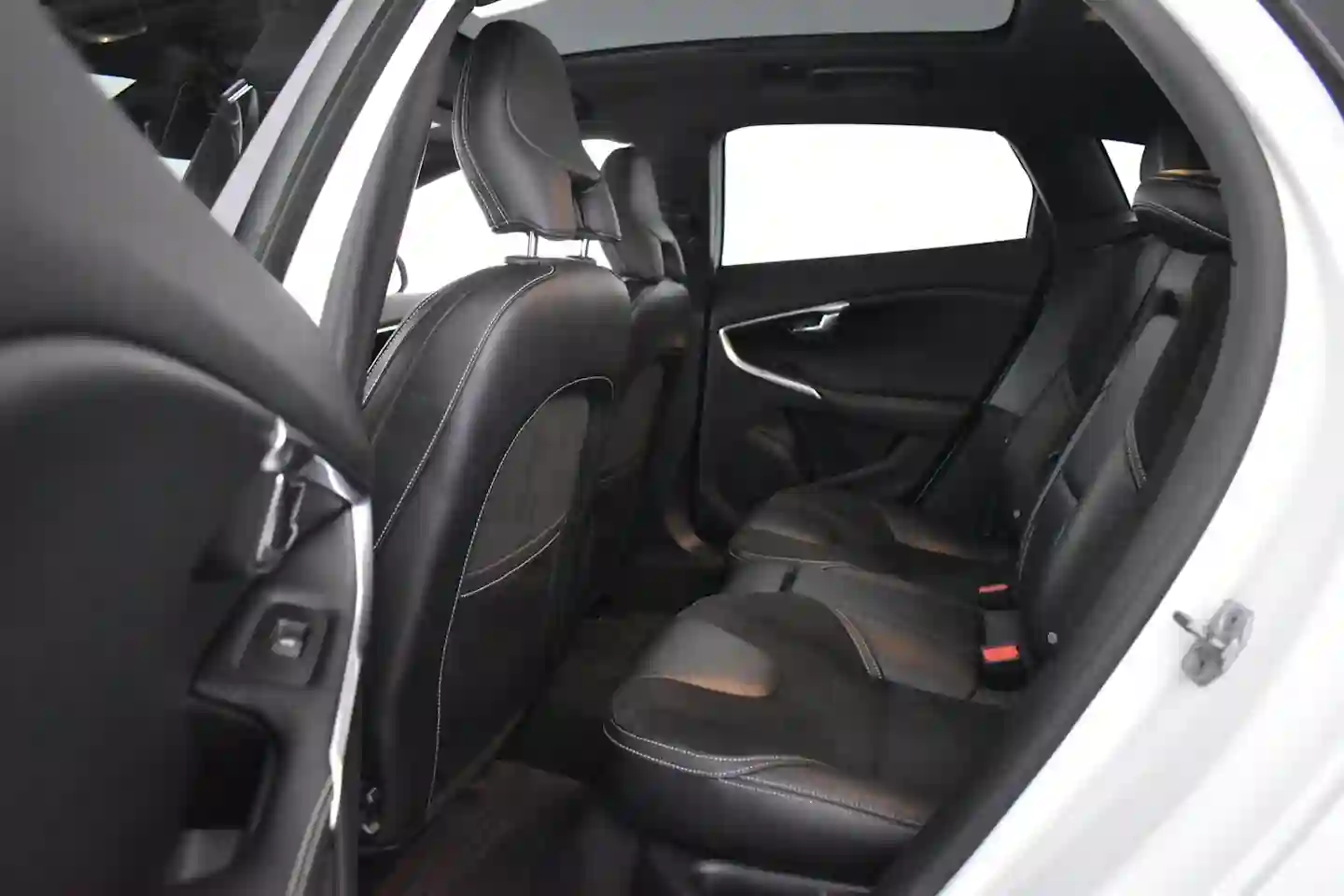 Car Image - ACpPtc6eSuzSezPypMKgg