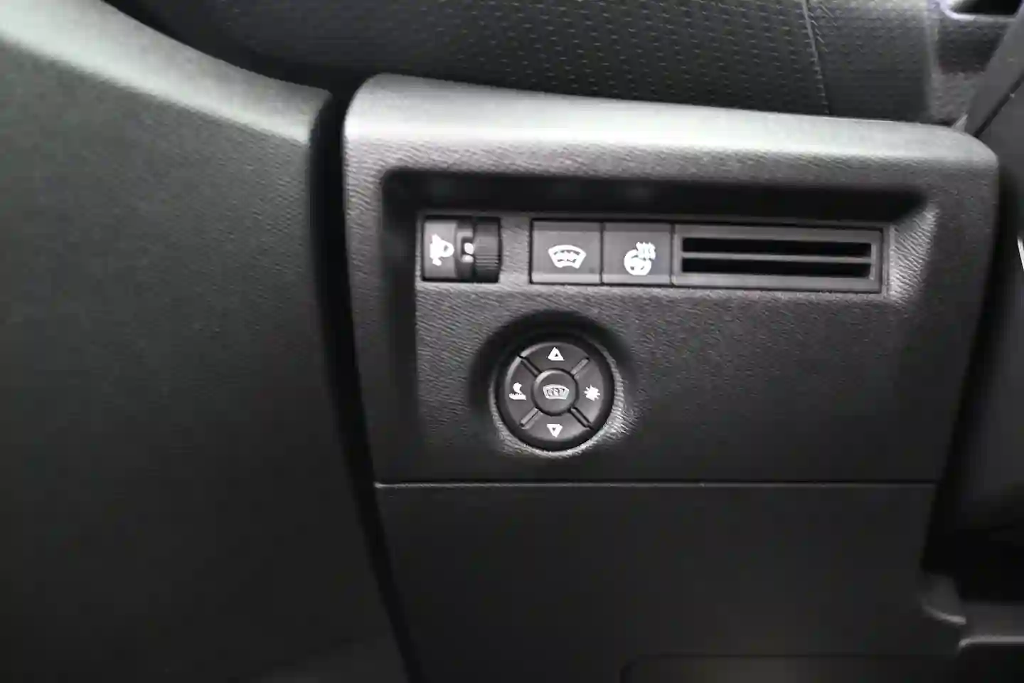 Car Image - 4Vmc8OE0AMLHzTmv4Z4aT7