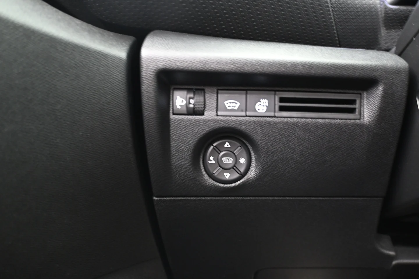 Car Image - 4Vmc8OE0AMLHzTmv4Z4aT7