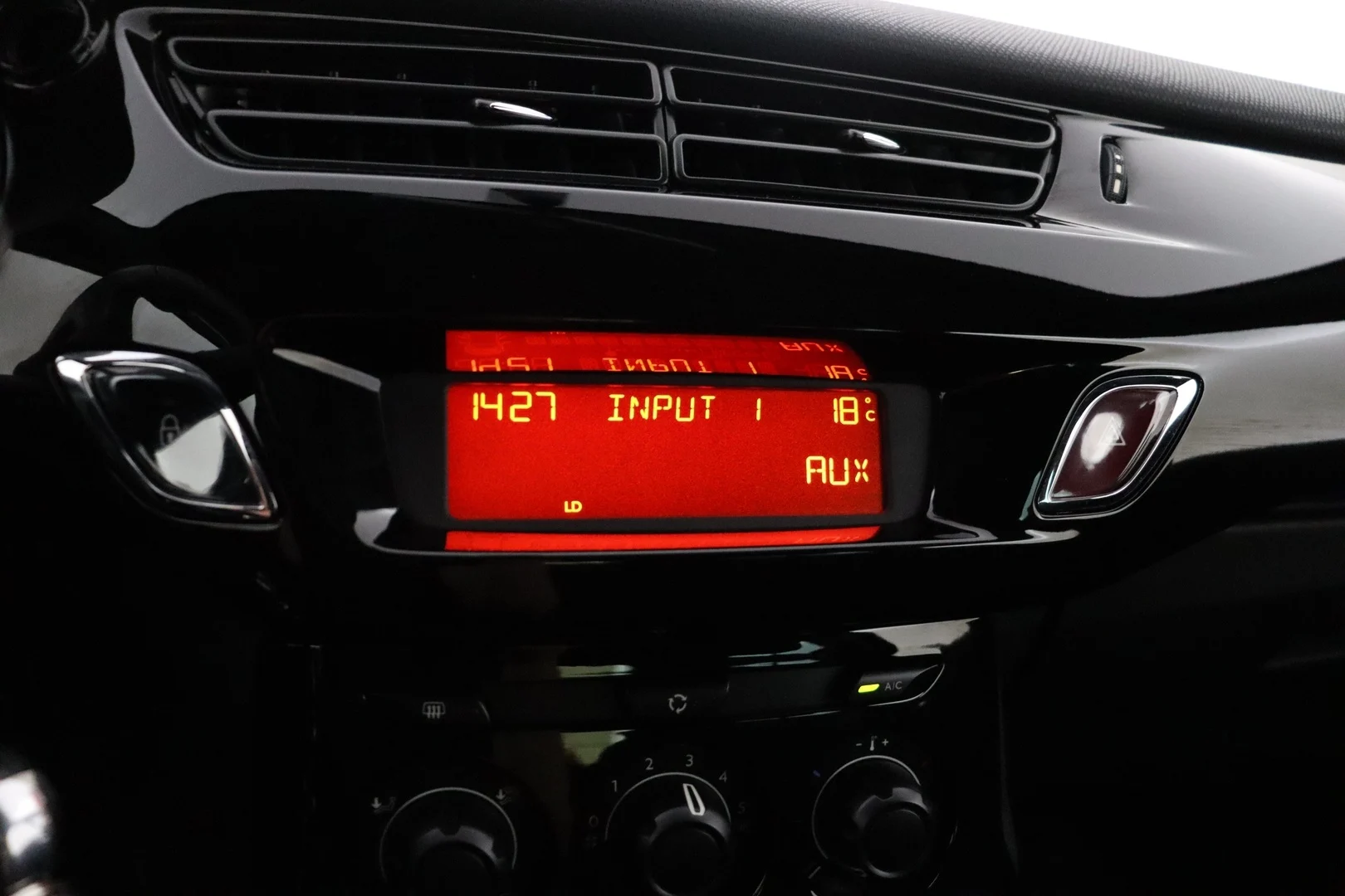 Car Image - 3w6xQmO213cVdpf5lVkqrz