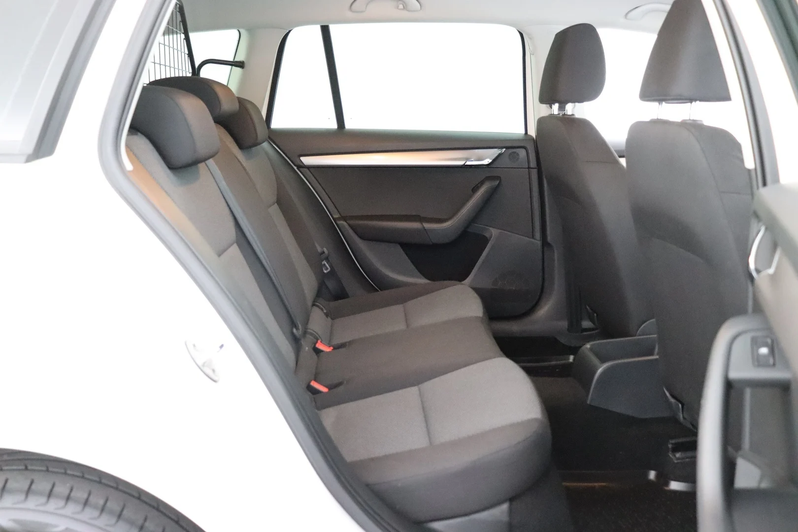 Car Image - V5BxMnSBEgLQF4Nqrz0Ak