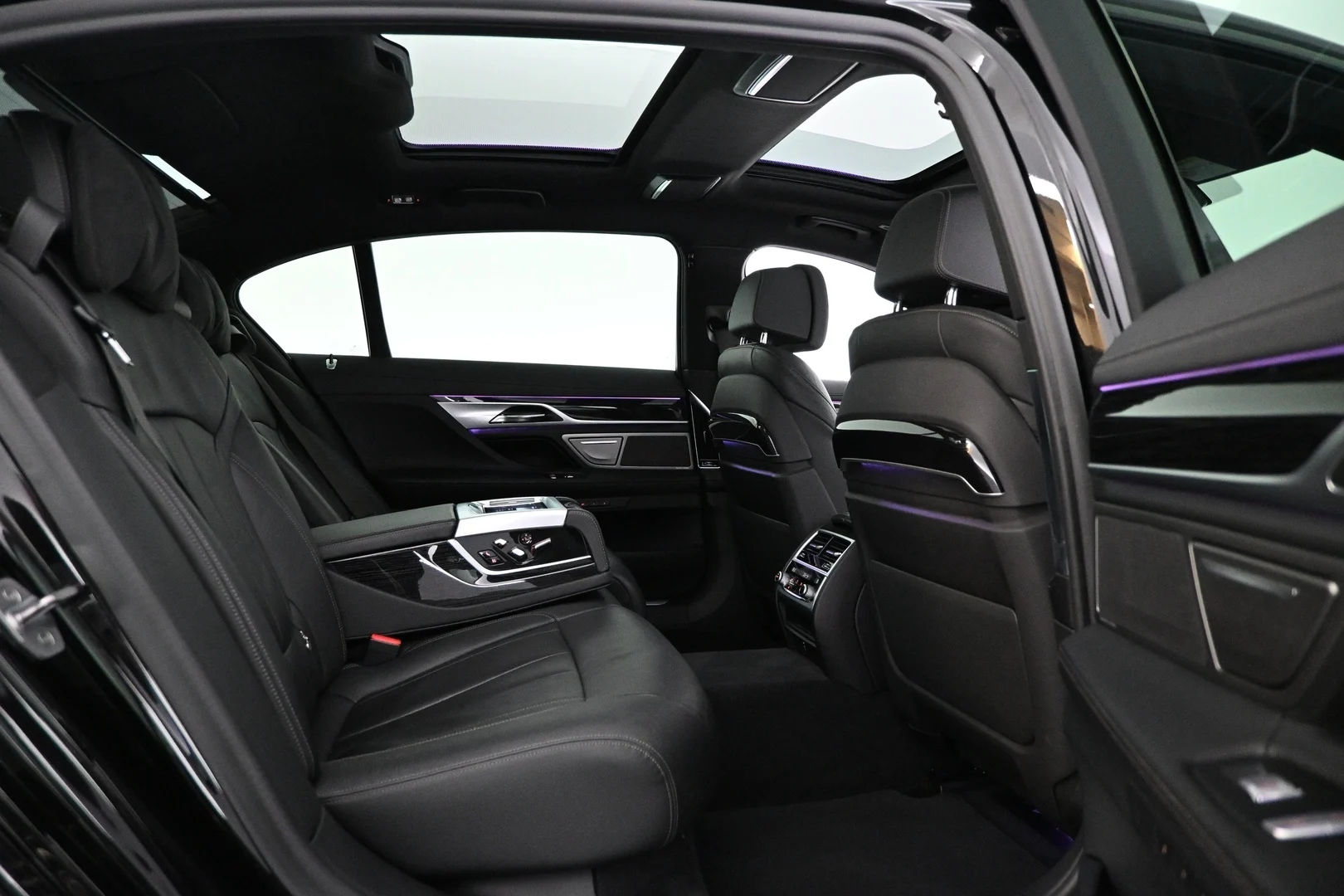 Car Image - 28GSvk77IRC44KGwWQIMH6