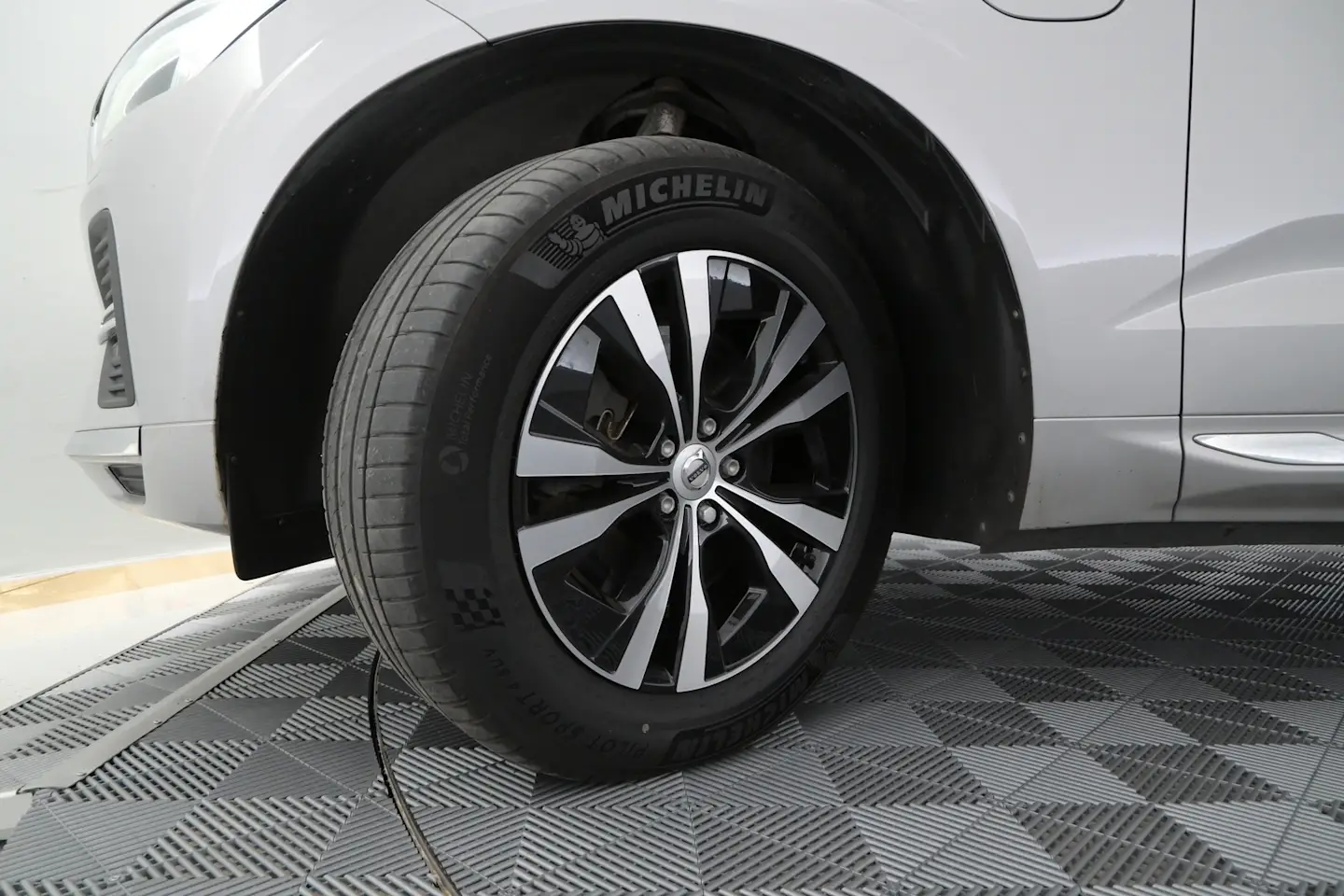 Car Image - 20P0X5j1Zr6QI8VzAyKrYl