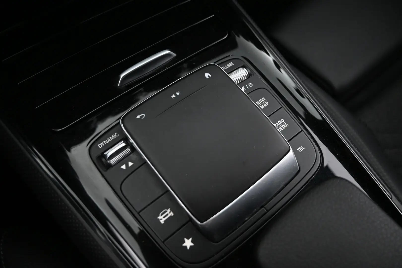 Car Image - 2vpzMU9ji5DsbtIxlaNFxr
