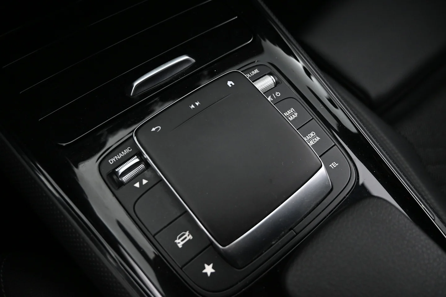Car Image - 2vpzMU9ji5DsbtIxlaNFxr