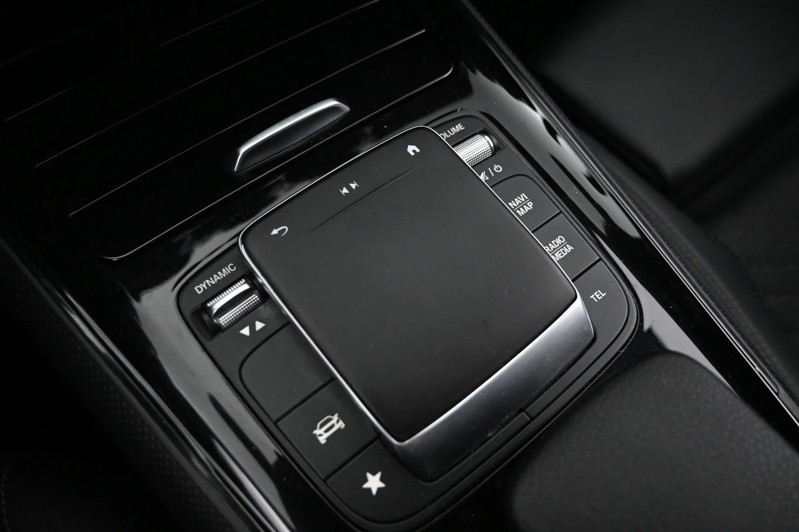 Car Image - 2vpzMU9ji5DsbtIxlaNFxr