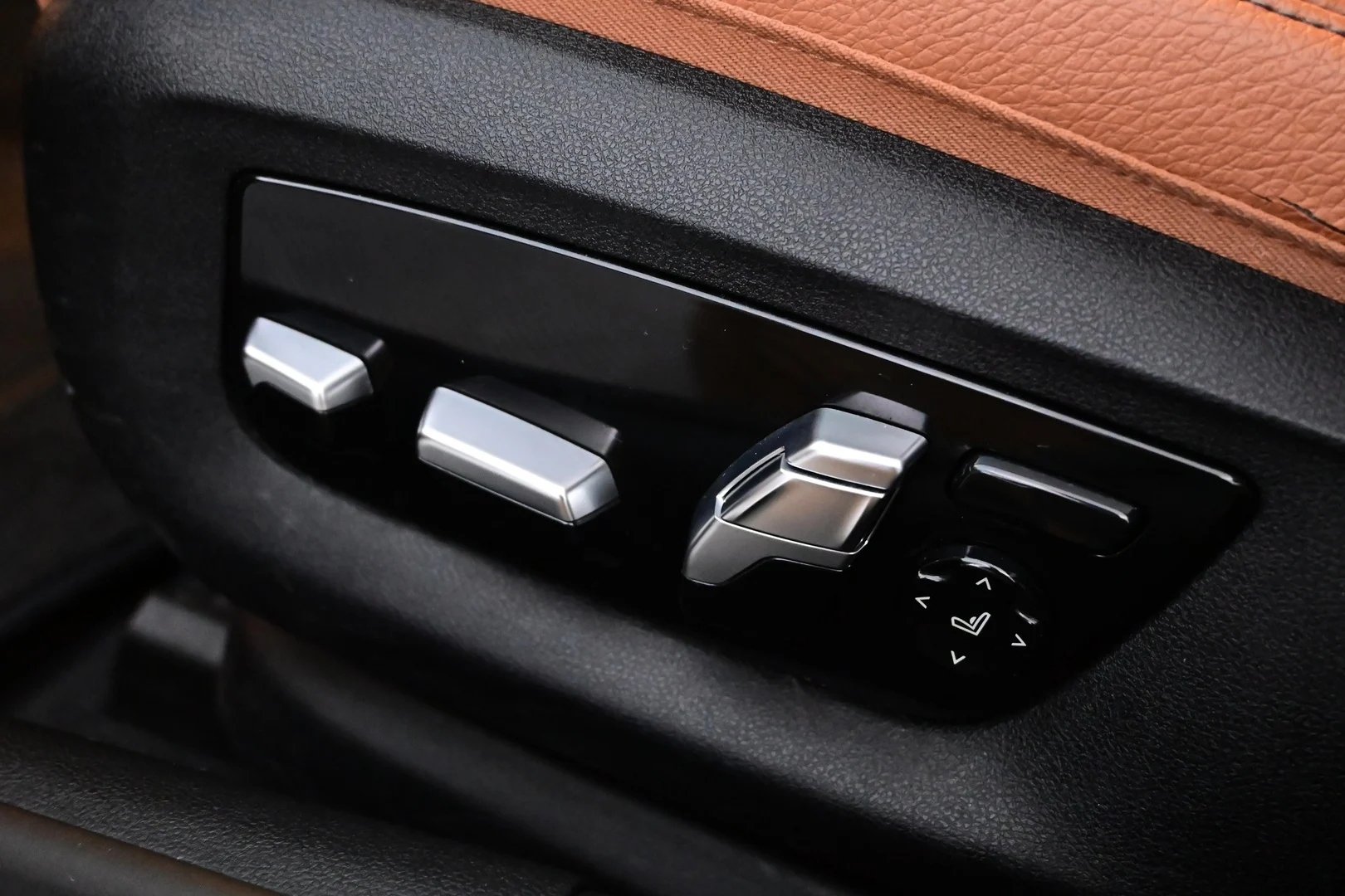 Car Image - 211a8E1UZnZw9jKzqC2p2h