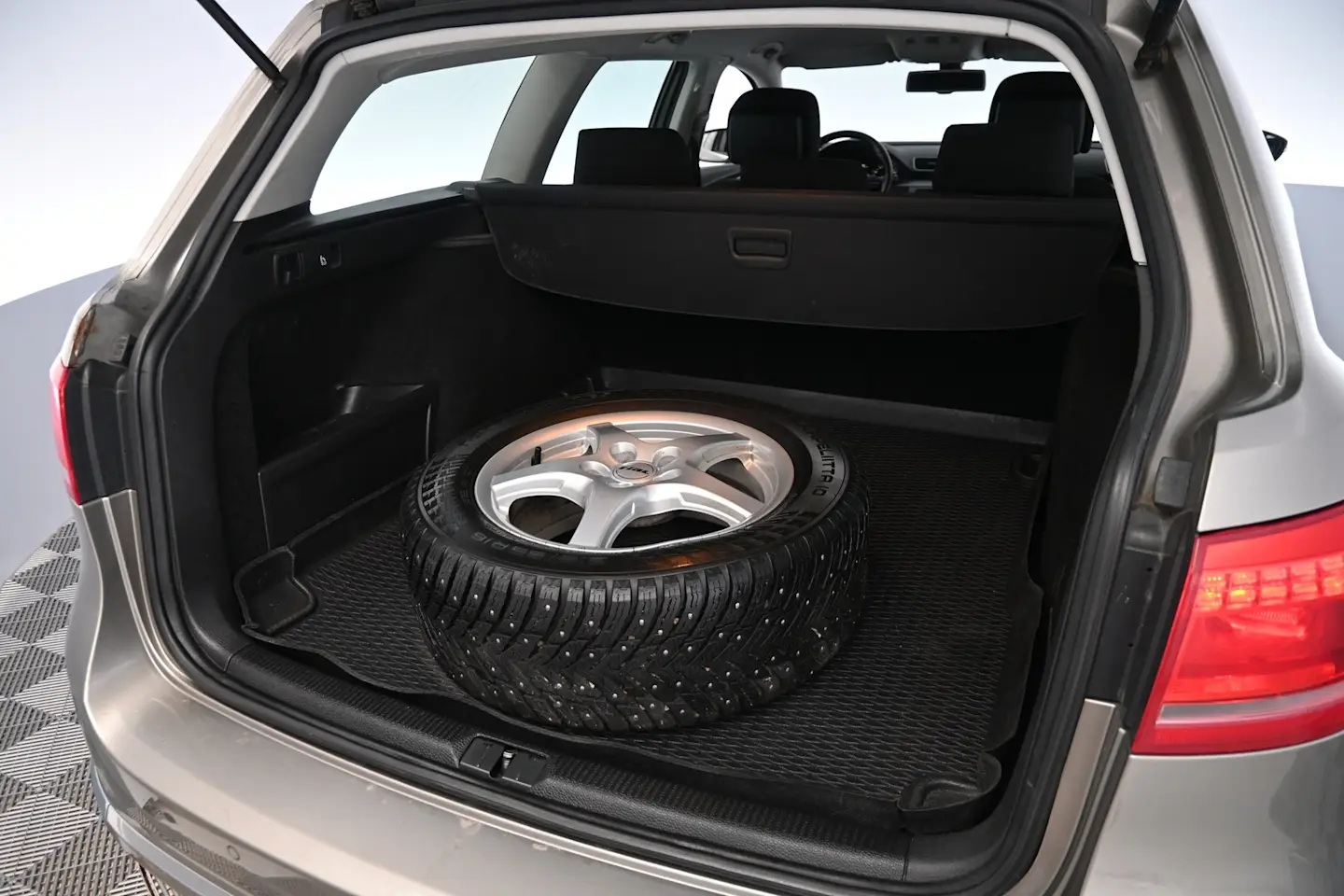 Car Image - 2ul09TQj7WcIeVawdtqapK