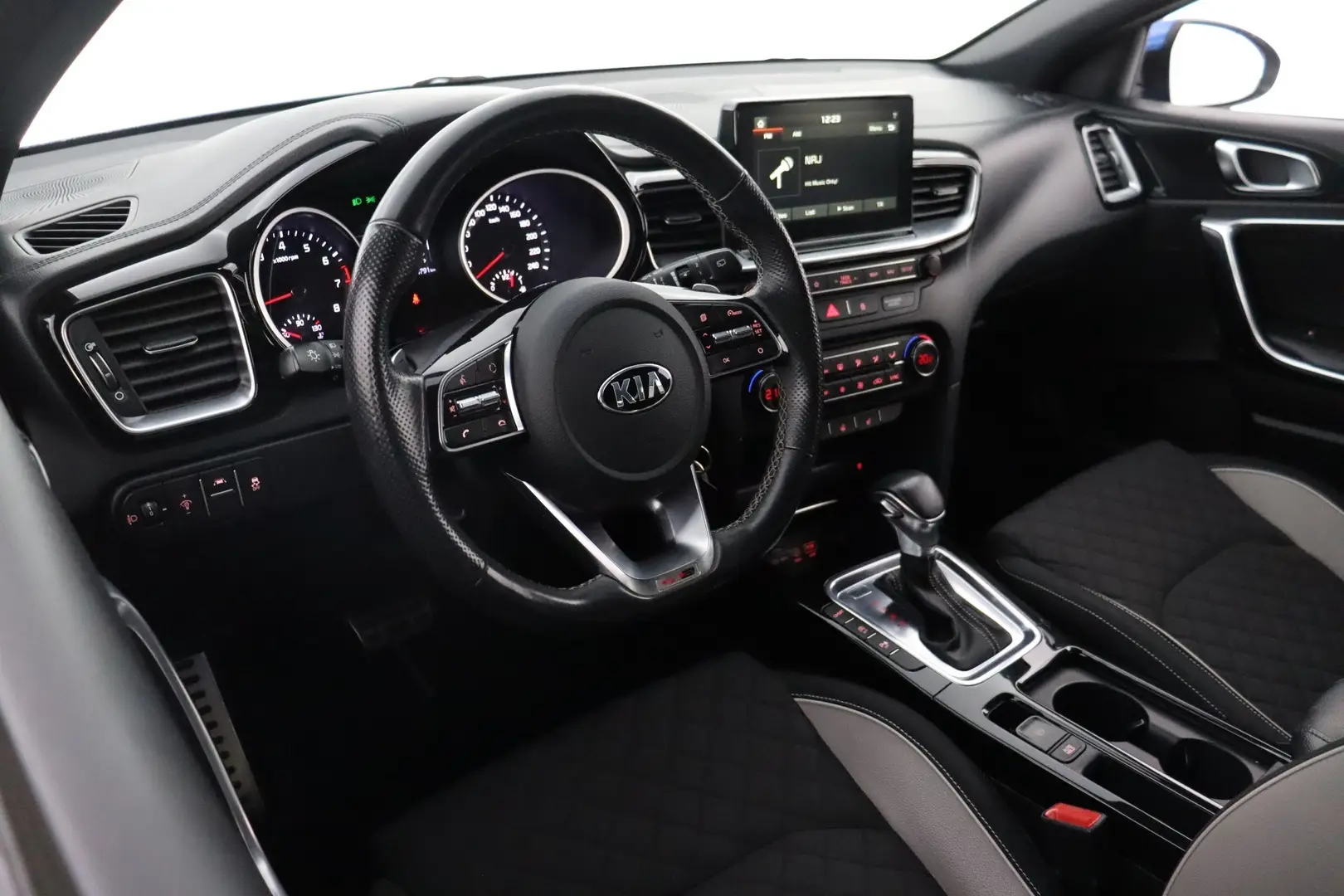 Car Image - 4L25FYfh8d7rLNmjNcEKGX