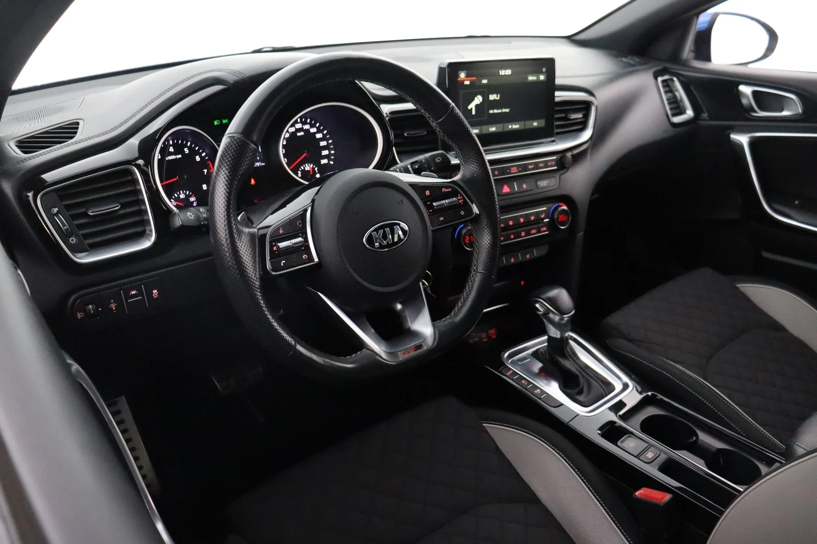 Car Image - 4L25FYfh8d7rLNmjNcEKGX