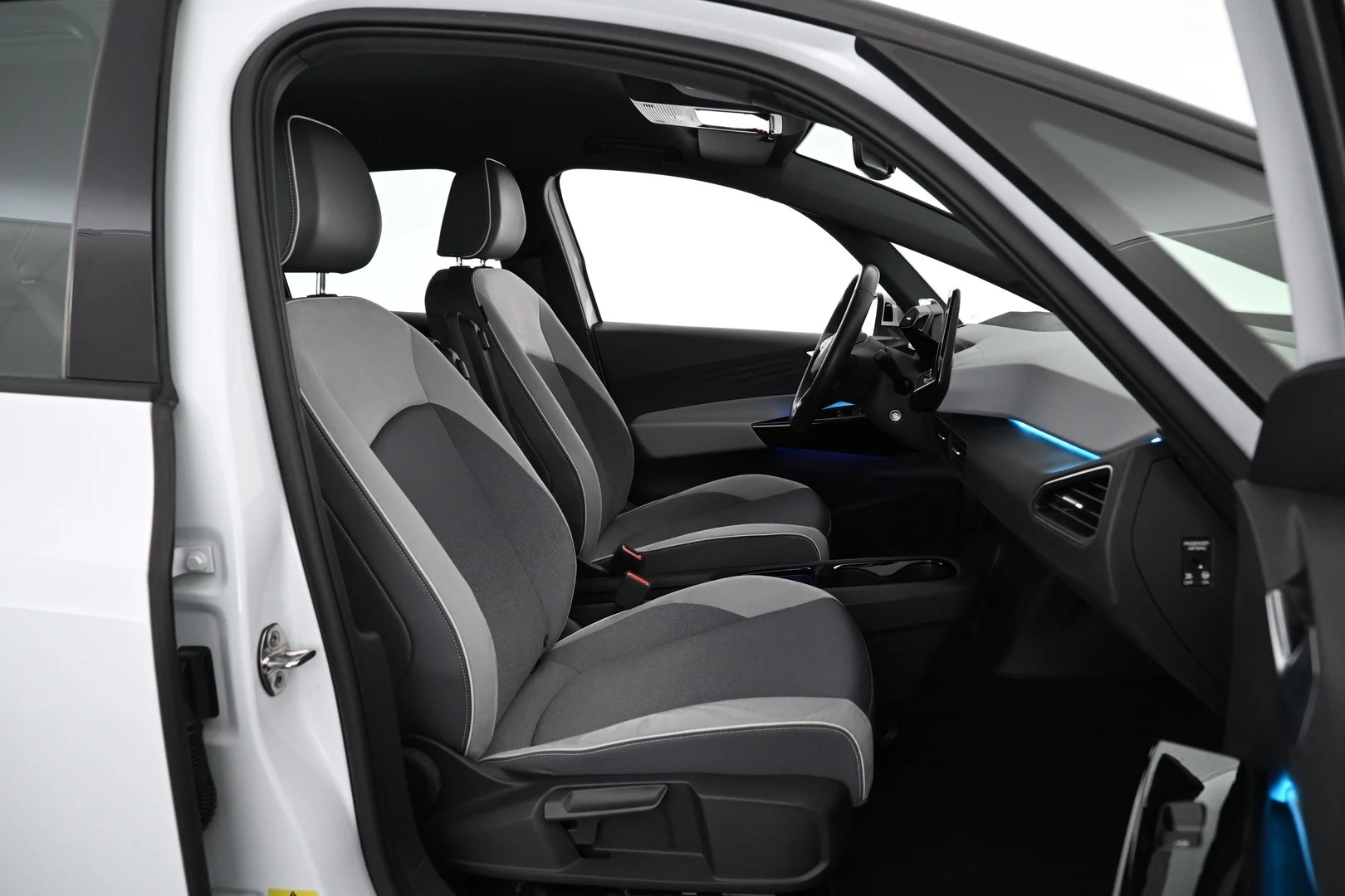 Car Image - W7DVrLAslKIgjQhrAYmEP