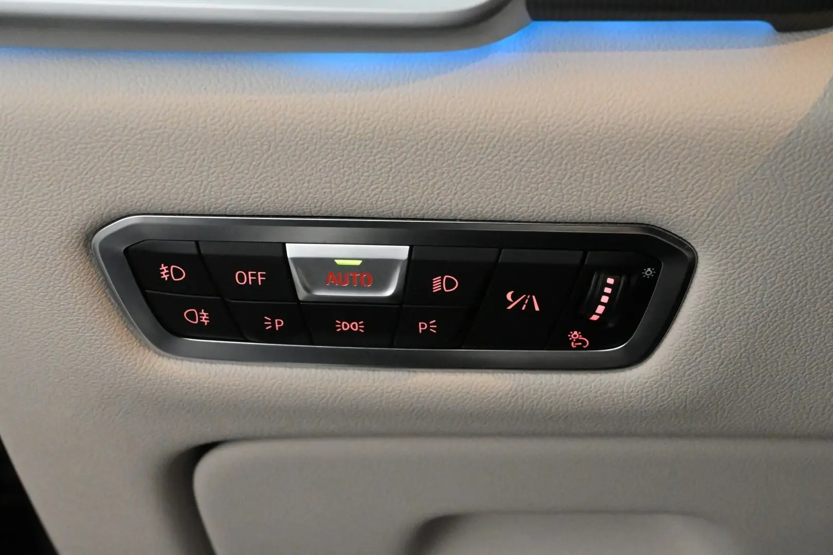 Car Image - 3z18sxEGfI2De7BUXTvgdJ