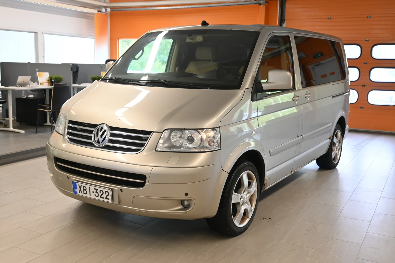 Car Image - 7LkwnFZUt6aSvB44ZIvJX5