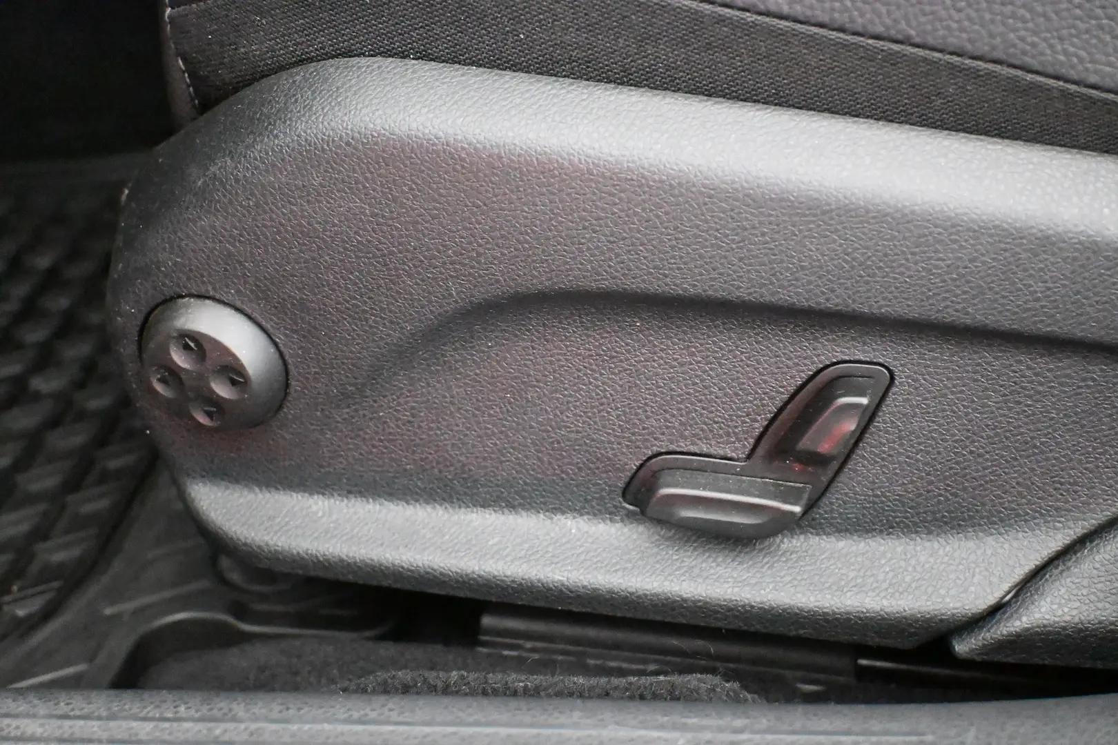 Car Image - 5a1ZaSGWu4Rmvm6DrLv7Of