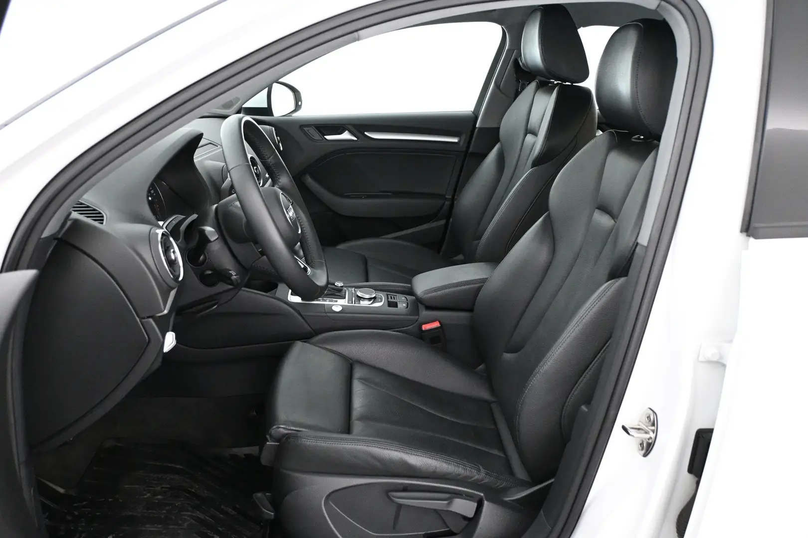 Car Image - CzAAxZGpoZamwVCcgsS1K