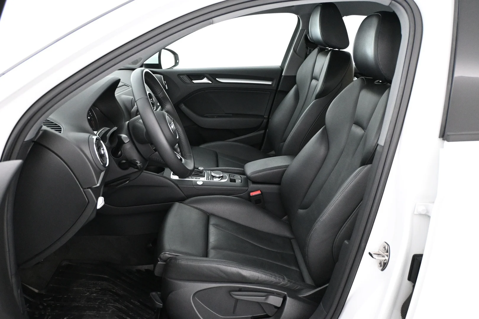 Car Image - CzAAxZGpoZamwVCcgsS1K