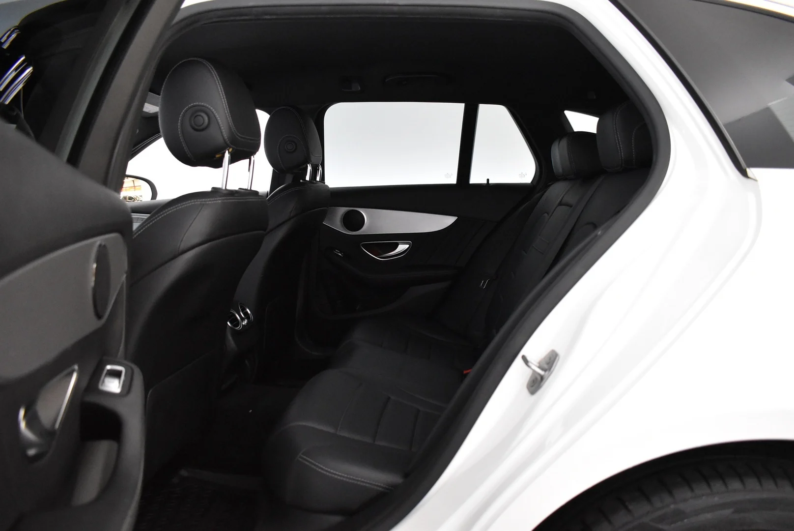 Car Image - 6KigQc3rpTw2IG0mS0HSWi