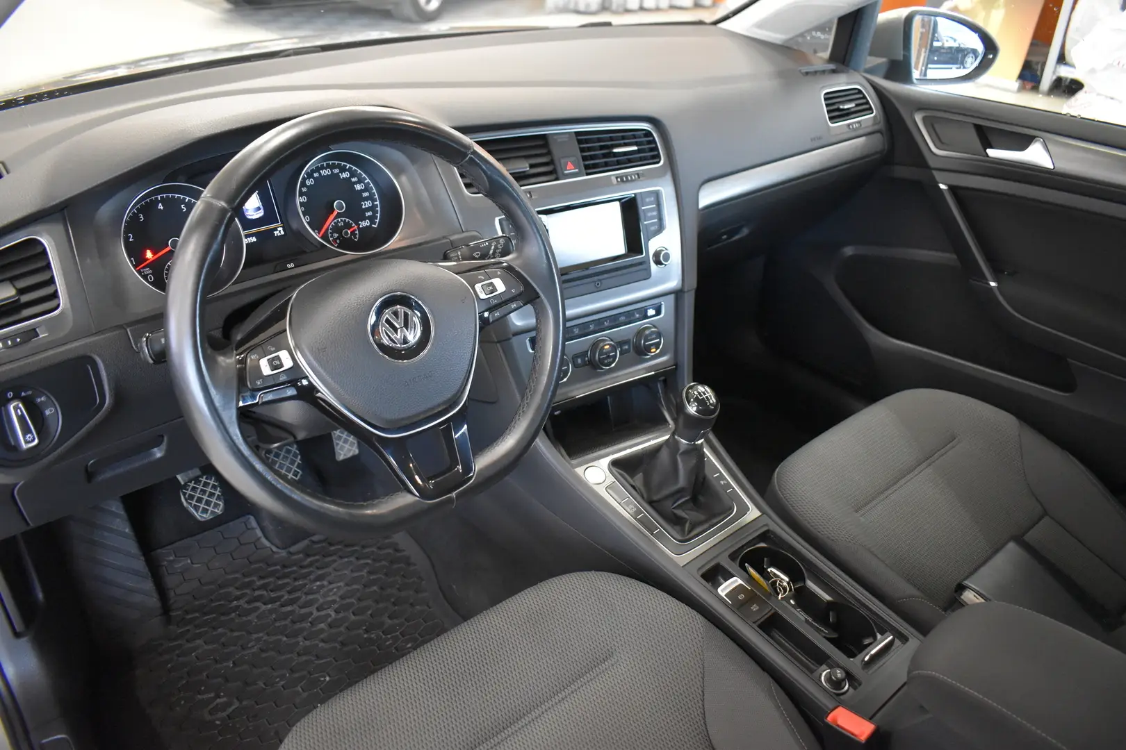Car Image - 8ii8hJlOgTX27cHyjbS9l
