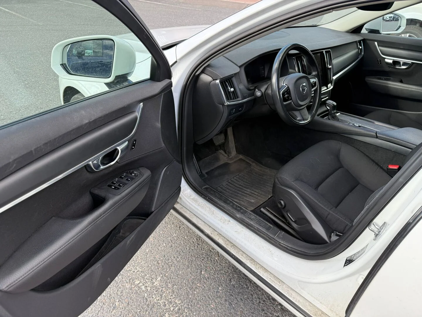 Car Image - pYpbDfU6NTDuofS9DttfX