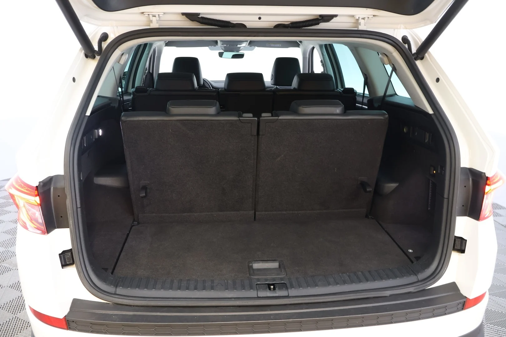 Car Image - 2b6kBY70QkFXrlary0dVQG