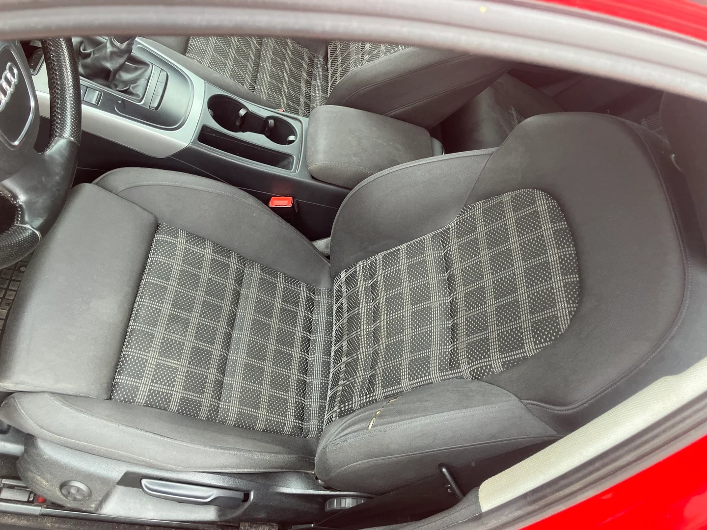 Car Image - 24tBzOic9Q99IJb4esD6j3