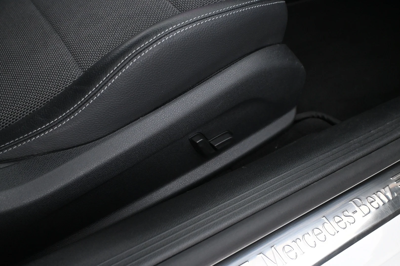 Car Image - 2Cmg8no2U93dJvf6Gm6kNe