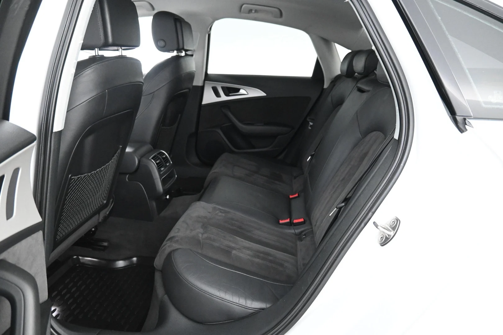 Car Image - 2M6WbS5v0Yo7MAR2w8GTmG