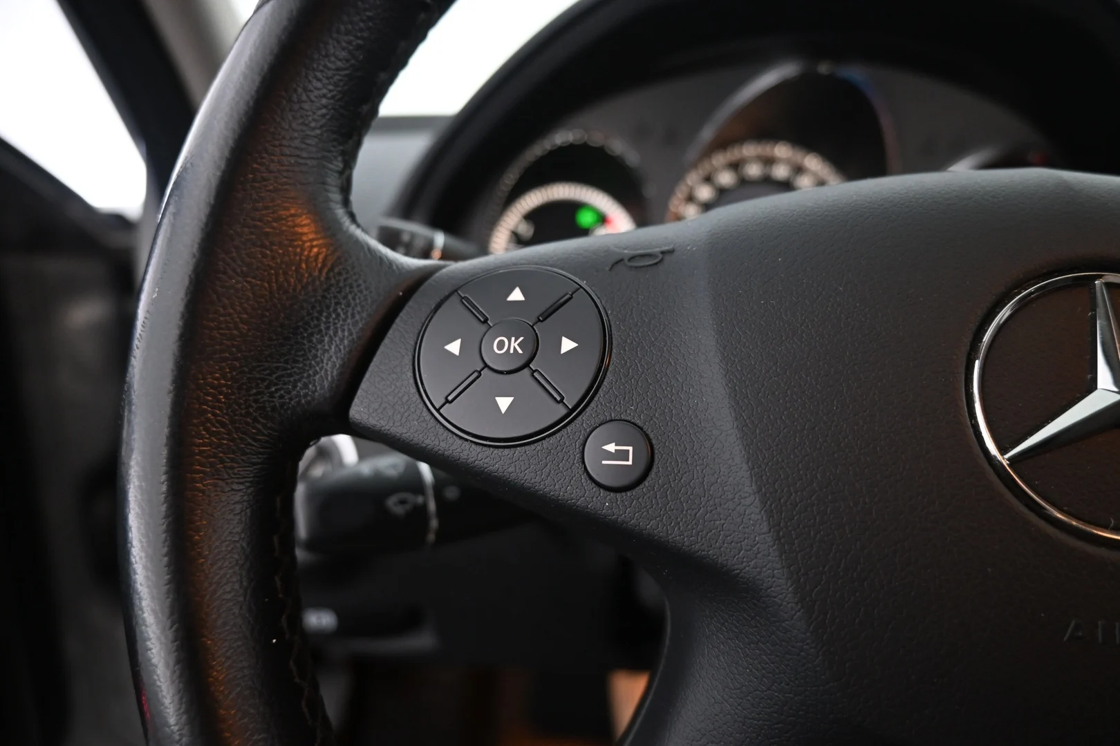 Car Image - 6vGXnhHeyryvPZQnjuhmyl