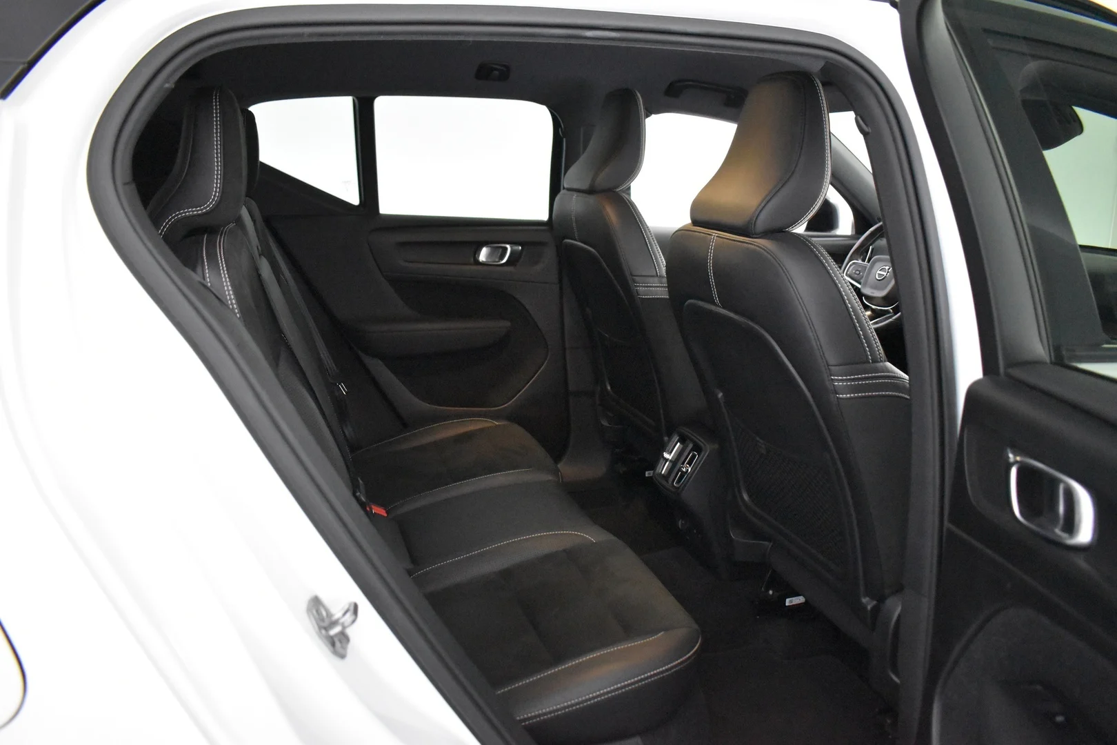 Car Image - 7BH0iLoQAK5zrQWvGs4p8e