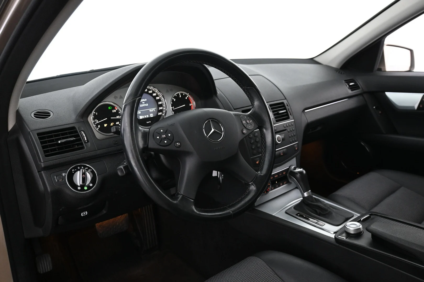 Car Image - GJRdy2QVnKWl5mI1RWojG
