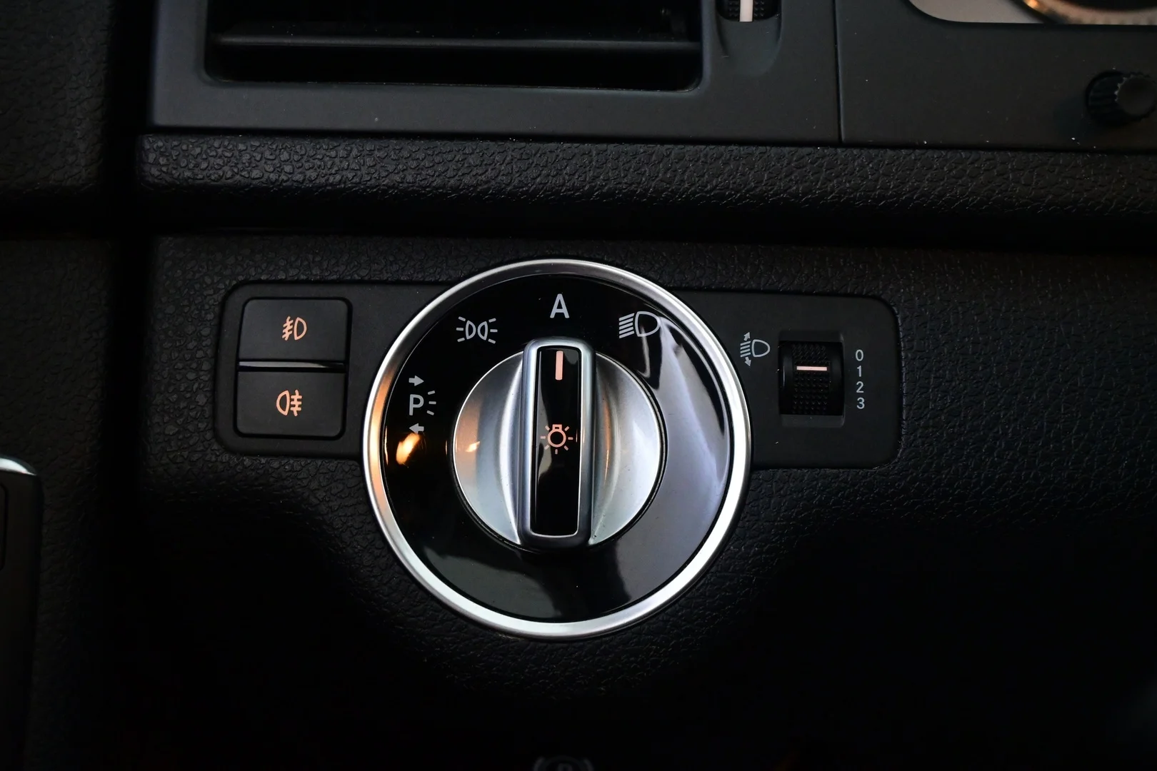 Car Image - FfJg25b9Xiv3dwdtf8XGD