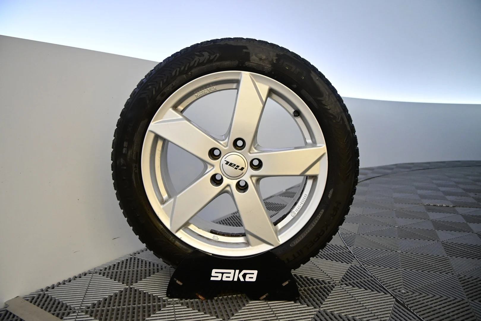 Car Image - 4lJ3ZGVZrAE1ycofdlztTn