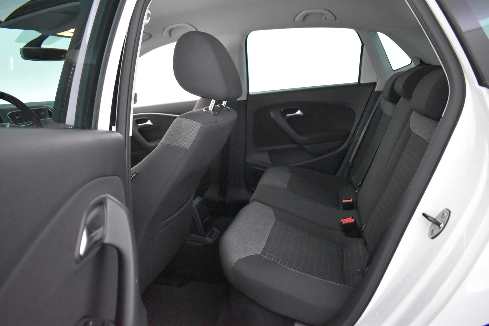 Car Image - 6nXE87nva1b5gO9YUdPaUN