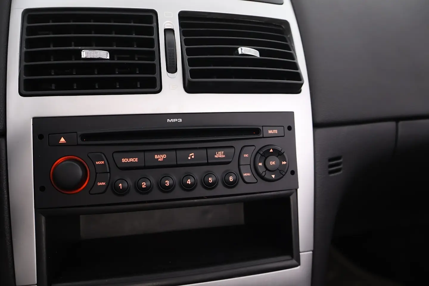 Car Image - 7lmxlUp1crVErCoIMl6PWj