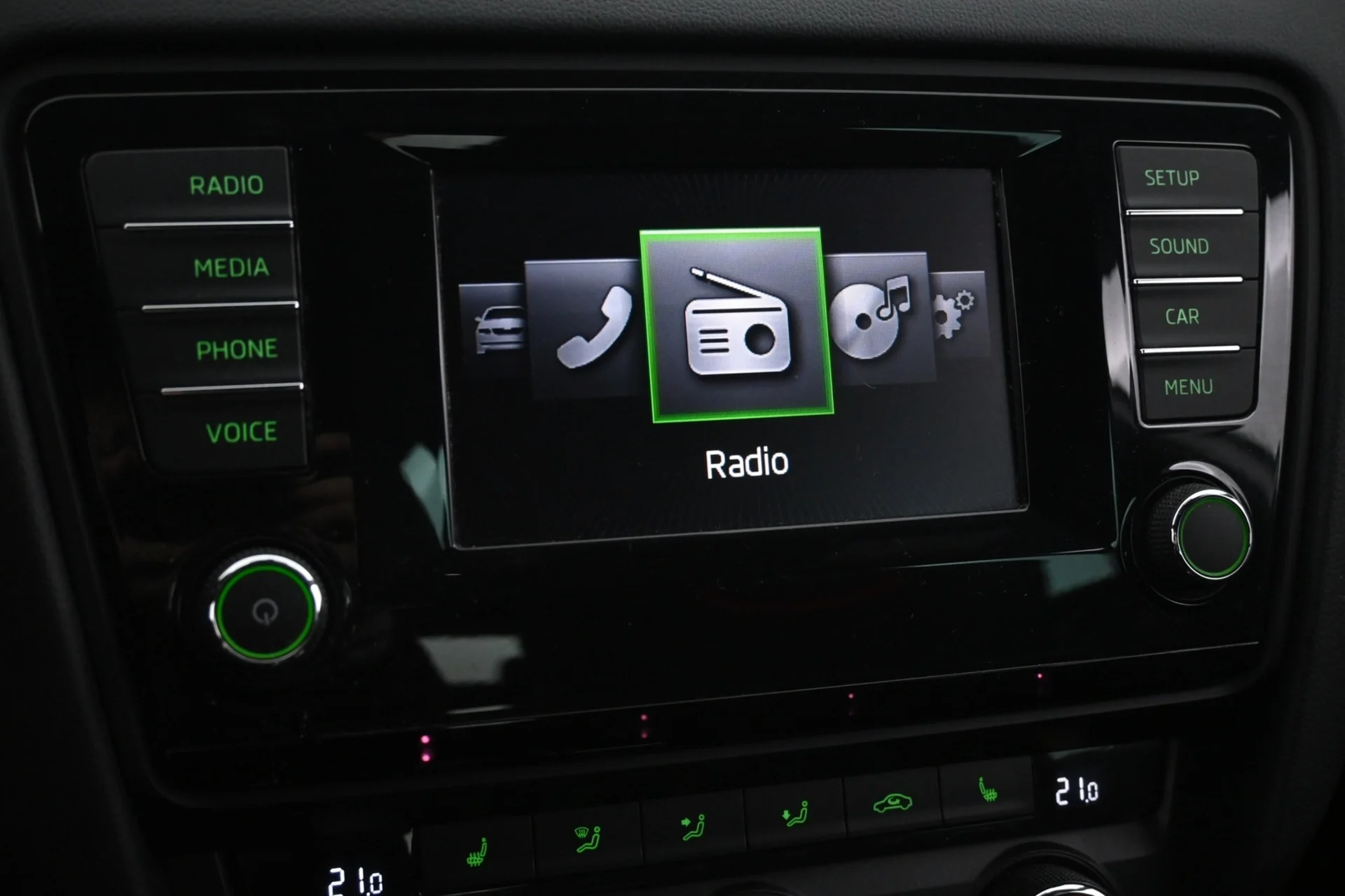 Car Image - dXYF3UzpEi1I6avoTLxot