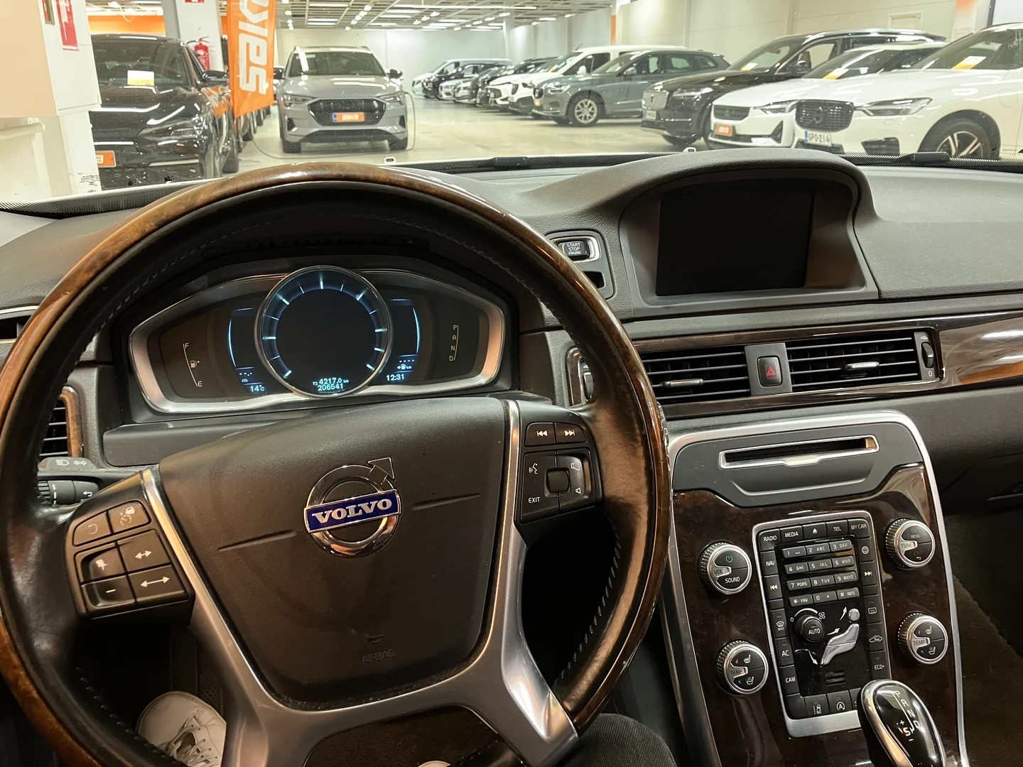 Car Image - sSHAQNyXFReXulwH6tUFJ