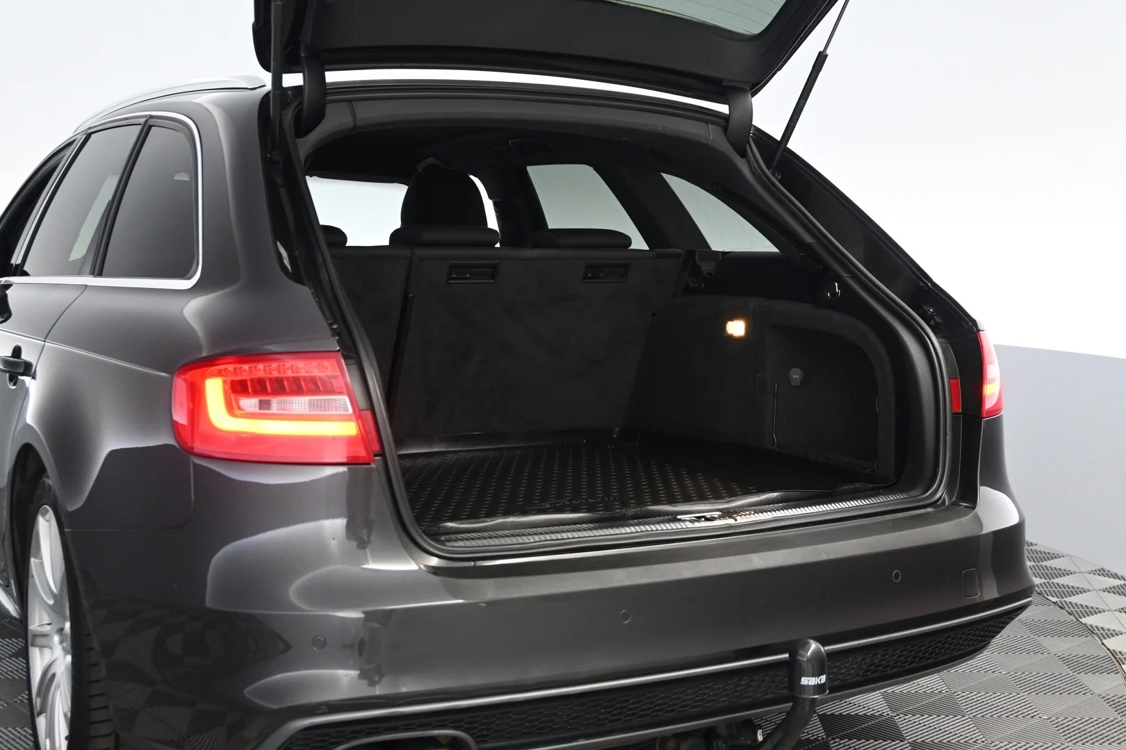 Car Image - 4zlEQ6A8j4cBdgDdWbGOEe