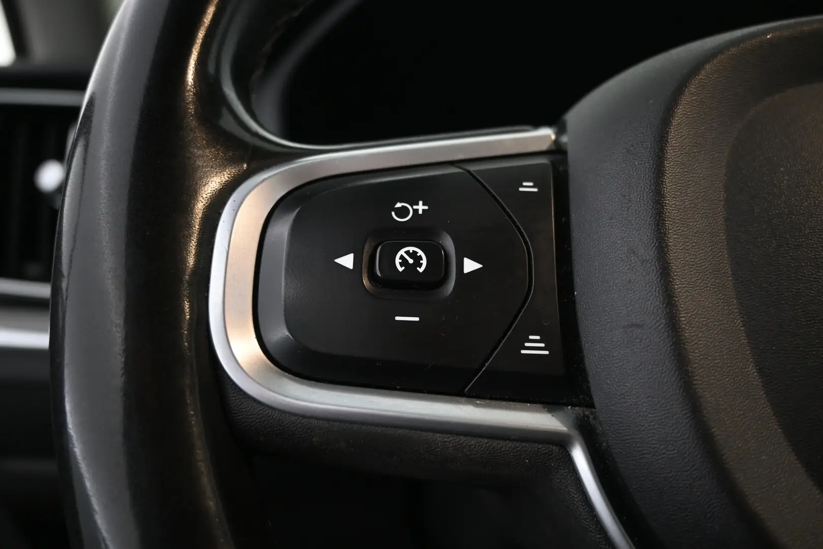 Car Image - YmNPYNOtpZb3ypBi8pbJj
