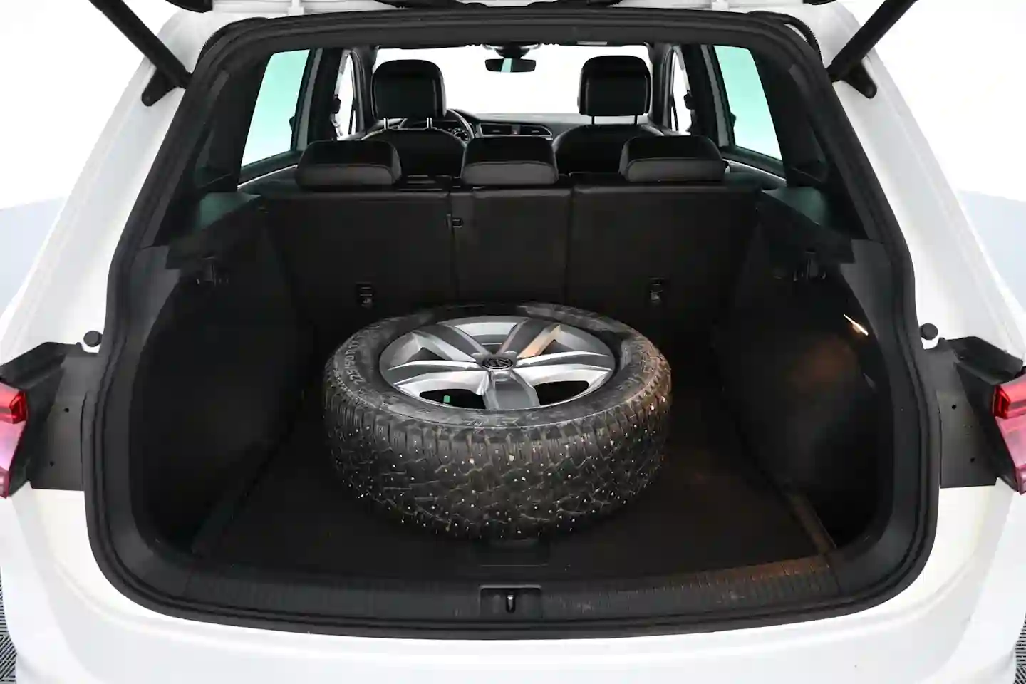 Car Image - 5jyEKBH7xgpFWLPsHaF7QC