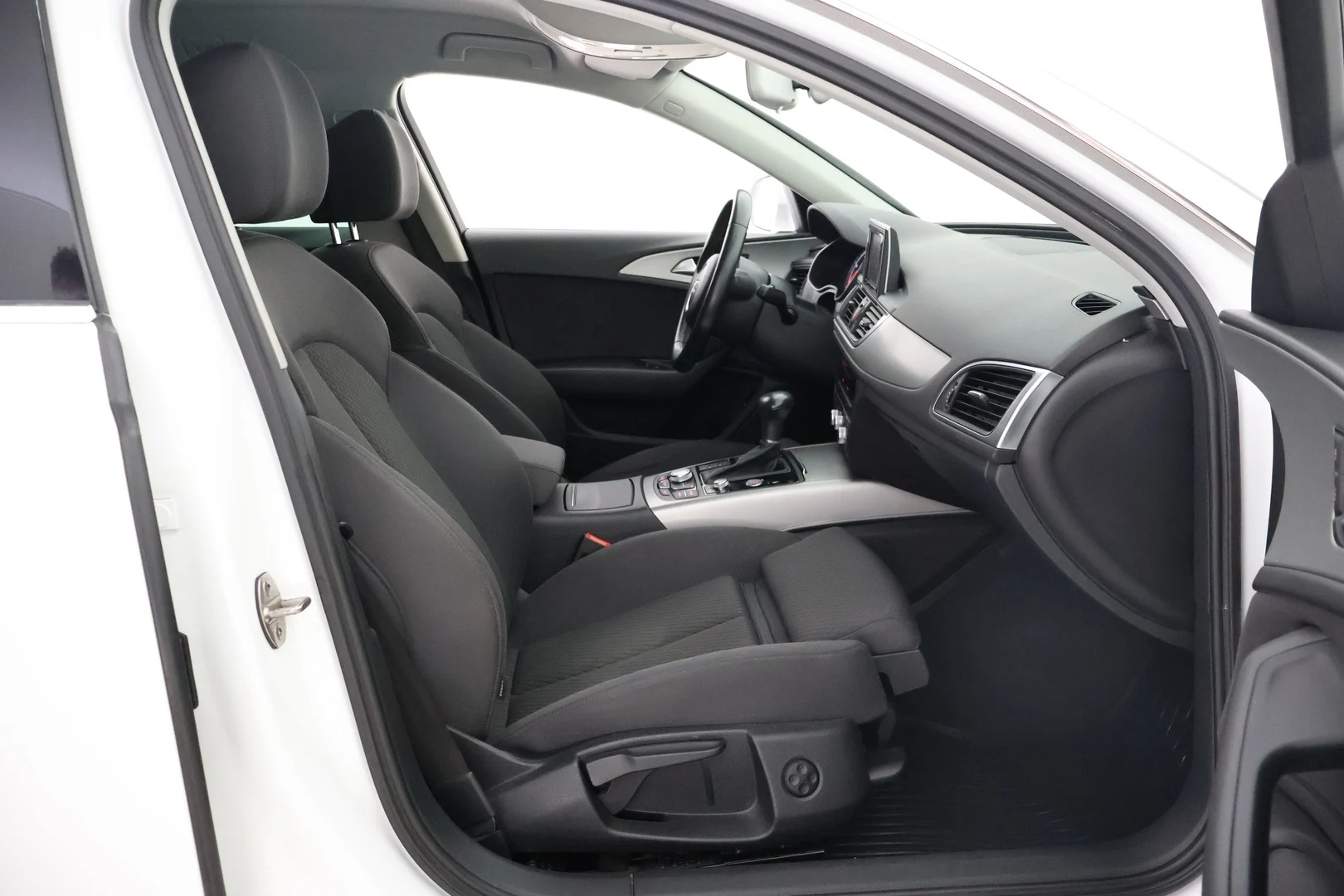 Car Image - 2Yyf3ysfZIAaPU3zo5D2Yt