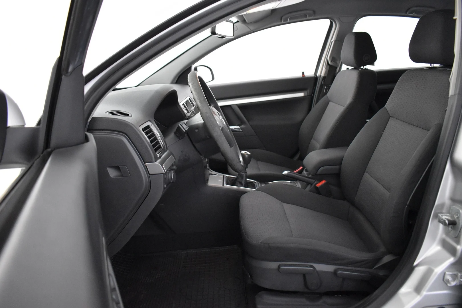 Car Image - Q9dK3XQl7aCYzATcJKQxc
